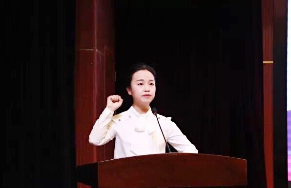 我校一等奖获得者16级旅游英语专业岳华 我校一等奖获得者16级旅游英语专业岳华
